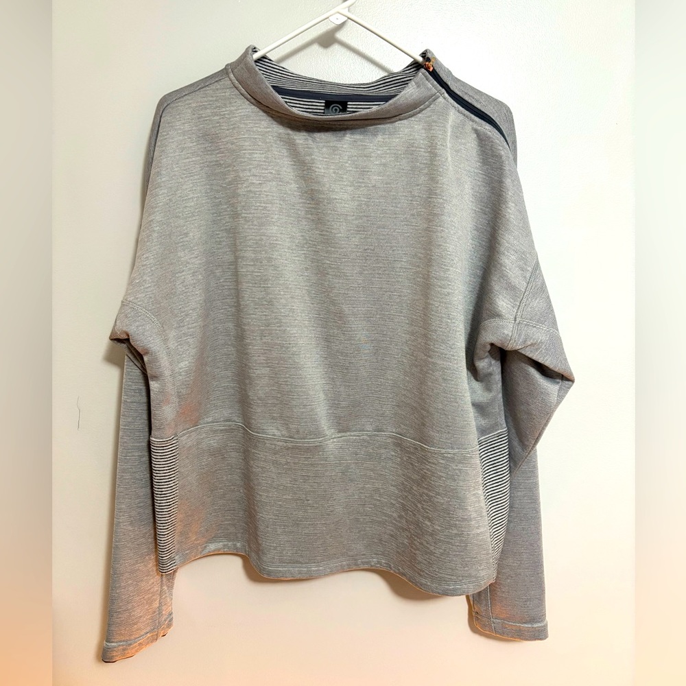 Champion Sweatshirt, lightweight tech fleece, pullover gray, women’s XL.